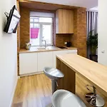 в центрі вул куліша 5 хв до оперного театру Lviv