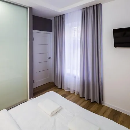 Apartment в центрі вул куліша 5 хв до оперного театру *