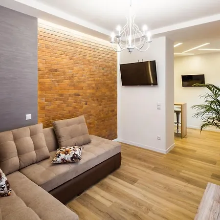 в центрі вул куліша 5 хв до оперного театру *