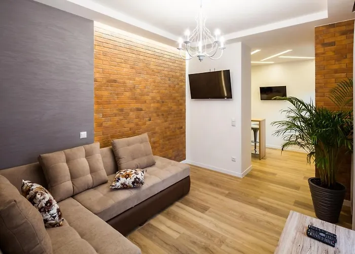 в центрі вул куліша 5 хв до оперного театру *